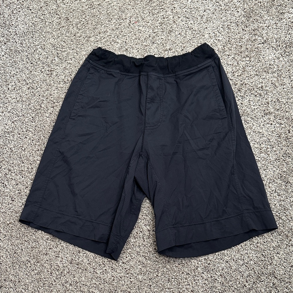 Lululemon Black Men's Shorts size M